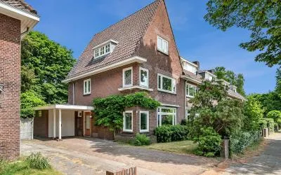 Corner house for sale: Burgemeester Suijsstraat 59, Burgemeestersbuurt Tilburg