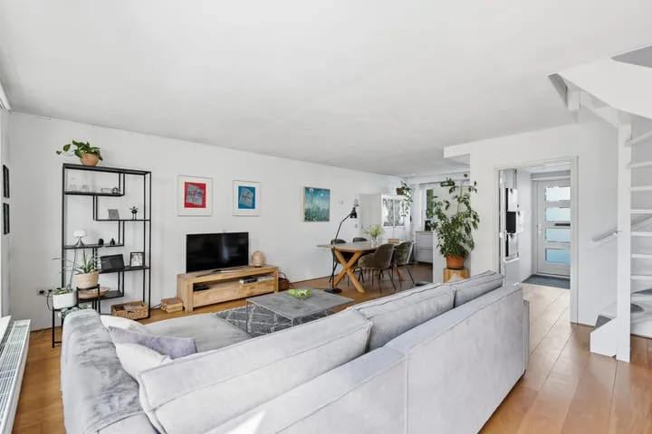 Corner house for sale: Burgemeester Swartstraat 2, Kerkbuurt Oostzaan
