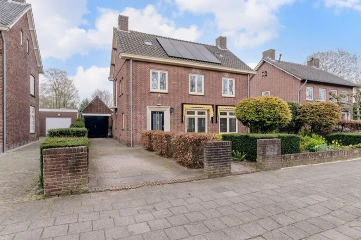 Vrijstaande woning te koop: Burgemeester Sweensplein 26, Centrumgebied Oost Rijen Rijen
