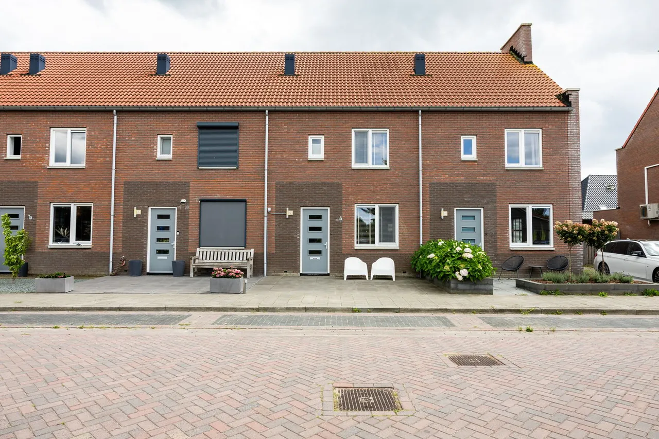 Tussenwoning te koop: Burgemeester Ten Cateweg 21, Blokzijl