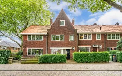 Tussenwoning te koop: Burgemeester Ter Laanstraat 12, Burgemeestersbuurt Zaandam