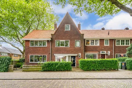 Tussenwoning te koop: Burgemeester Ter Laanstraat 12, Burgemeestersbuurt Zaandam