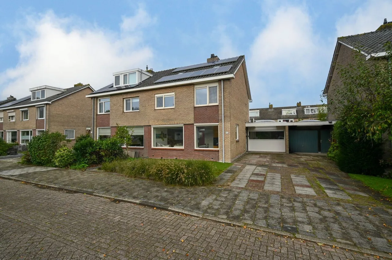 Tussenwoning te koop: Burgemeester van Baaklaan 42, Wilnis