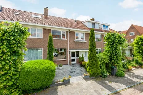 Tussenwoning te koop: Burgemeester van Damstraat 6, Duivendrecht Duivendrecht