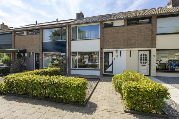 Tussenwoning te koop: Burgemeester van der Bruggelaan 6, Giessenburg