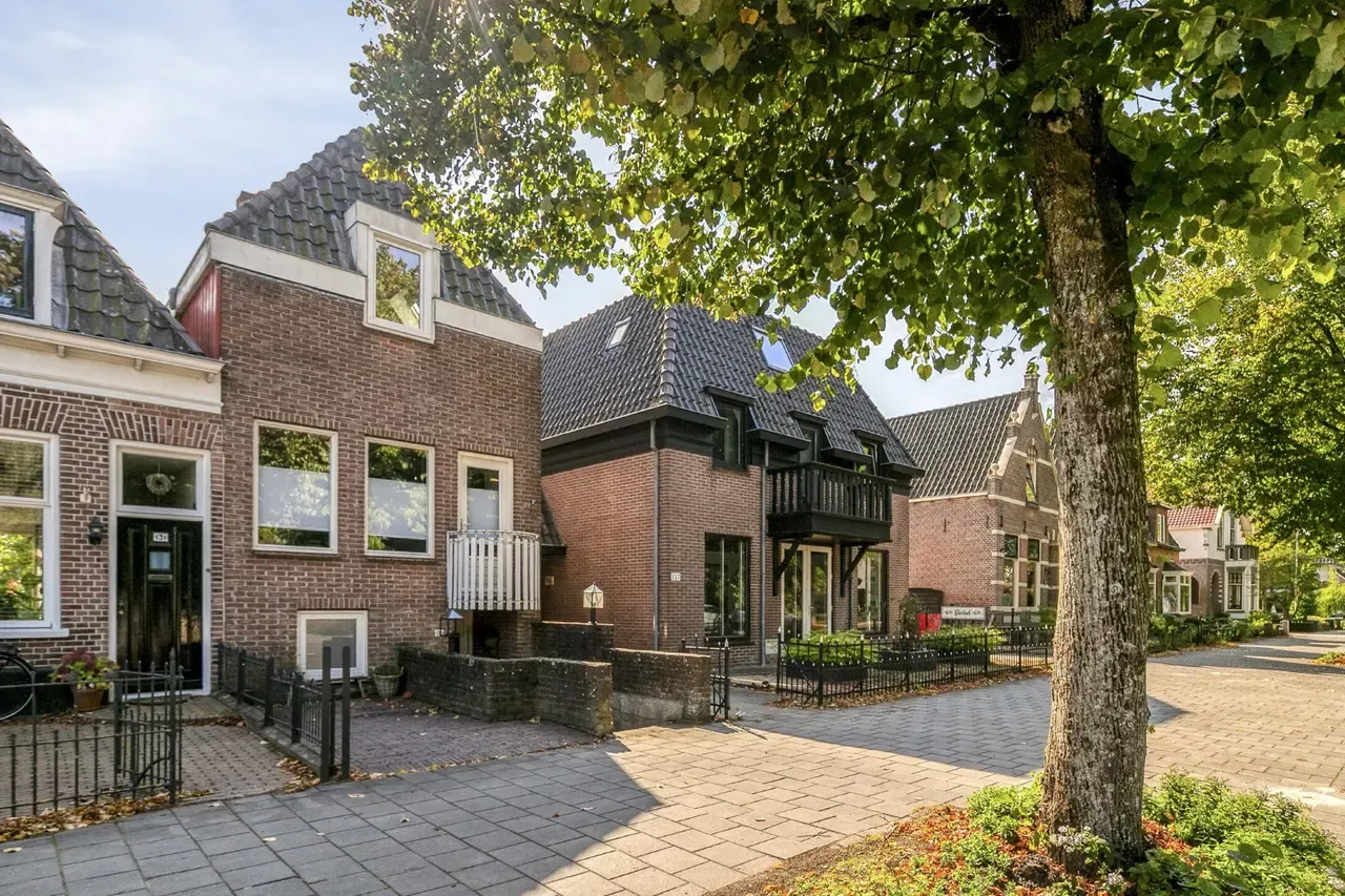Tussenwoning te koop: Burgemeester van Engelenweg 129, Ijsselmuiden