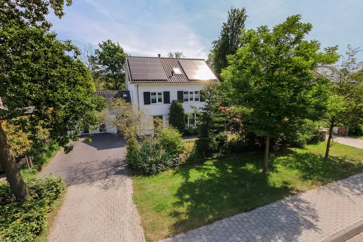 Detached house for sale: Burgemeester van Grotenhuisstraat 5, Besoyen Waalwijk