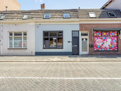Tussenwoning te koop: Burgemeester Van Hasseltstraat 35, Vestinggronden-Zuid Bergen Op Zoom