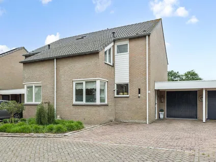Tussenwoning te koop: Burgemeester van Hulstlaan 12, De Beemd Heesch