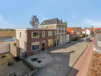 Hoekwoning te koop: Burgemeester van Loonstraat 1, Steenbergen-Zuid Steenbergen