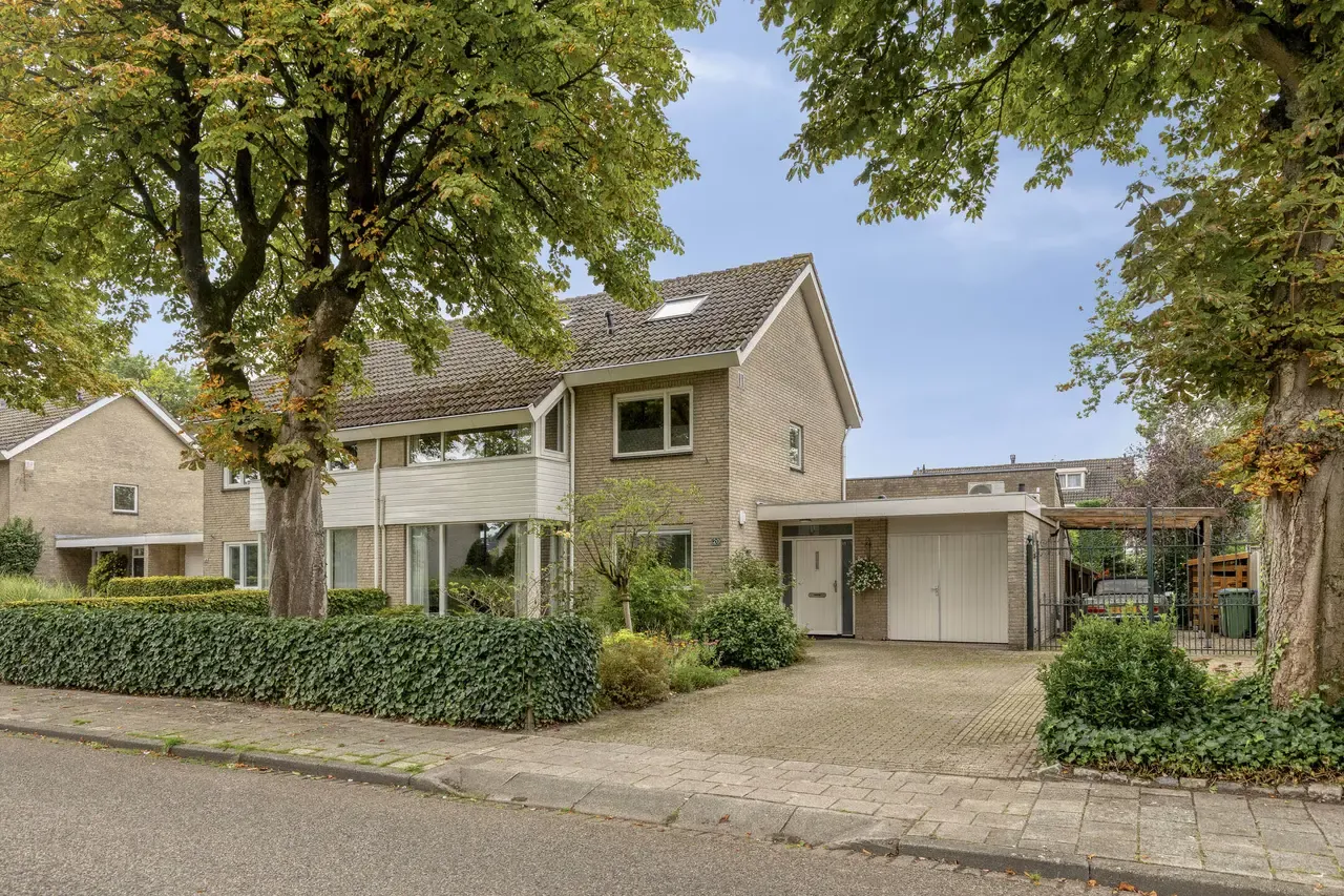 Hoekwoning te koop: Burgemeester van Oerslaan 20, Oosterhout