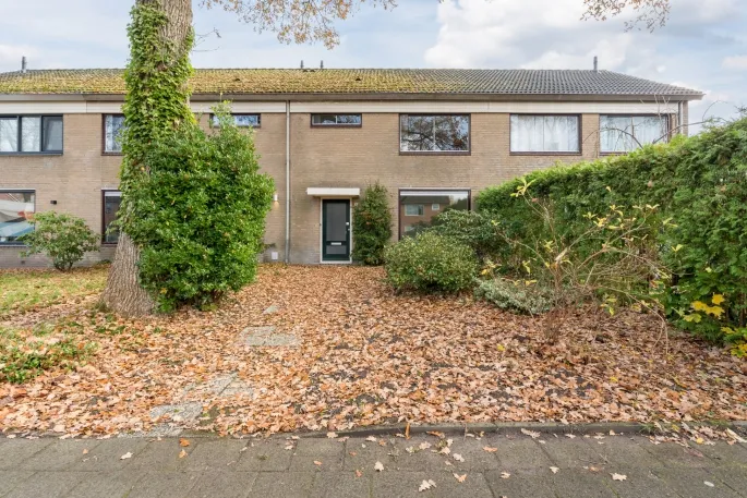 Tussenwoning te koop: Burgemeester van Waninglaan 11, Rodenburg en omgeving Leek
