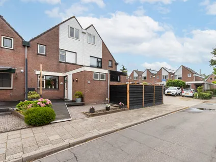 Tussenwoning te koop: Burgemeester Vostersstraat 61, Burgemeesterswijk Oude Wetering