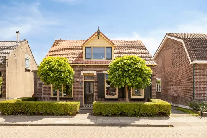 Vrijstaande woning te koop: Burgemeester Zahnweg 27, Goudswaard Woonkern Goudswaard