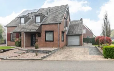 Twee-onder-één-kap te koop: Burgemeester Beckersstraat 13, Sint Geertruid Sint Geertruid