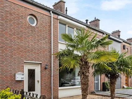 Tussenwoning te koop: Burgemeester Beerenbroekstraat 37, Roermondse Veld Roermond