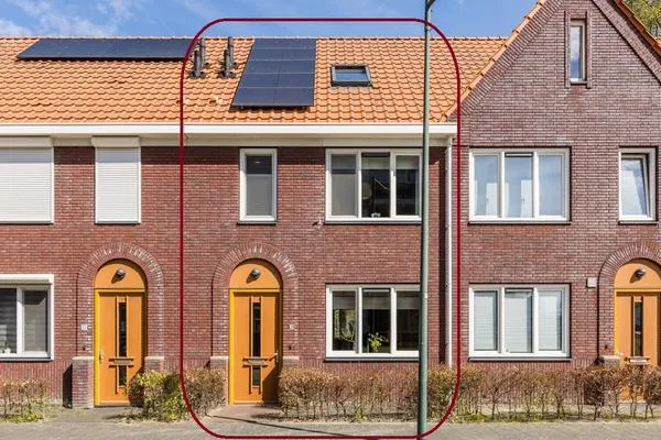 Tussenwoning te koop: Burgemeester Blomlaan 39, Warande-Oost Bergen Op Zoom