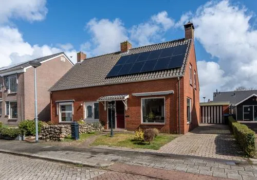 Twee-onder-één-kap te koop: Burgemeester Buitenhofstraat 3, Muntendam-west Muntendam