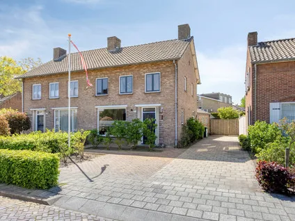 Twee-onder-één-kap te koop: Burgemeester Buskensstraat 23A, Centrum Uden