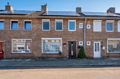 Tussenwoning te koop: Burgemeester Coenegrachtstraat 8, Vastenavondkamp-Zuid Venlo