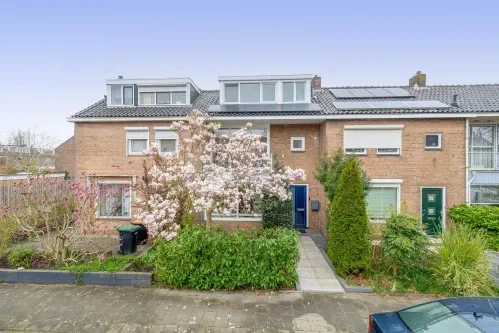 Tussenwoning te koop: Burgemeester de Boerstraat 35, Langeheit West Assendelft