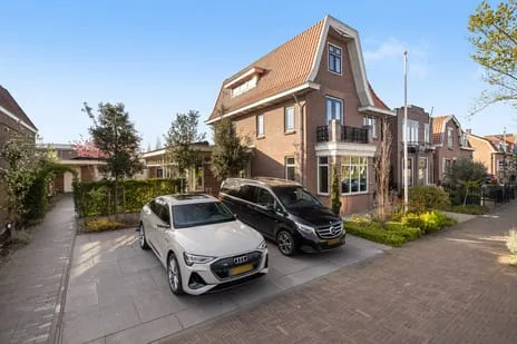 Vrijstaande woning te koop: Burgemeester de Bruïnelaan 17, Prins Bernhardstraat en omgeving Zwijndrecht
