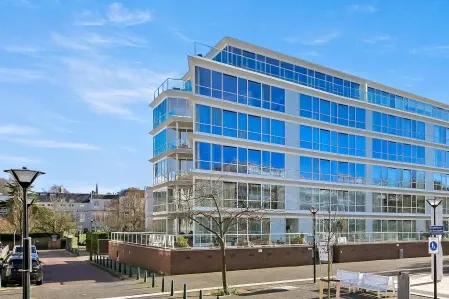 Appartement te koop: Burgemeester De Monchyplein 48, 'S-Gravenhage