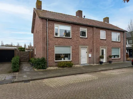Twee-onder-één-kap te koop: Burgemeester Dekkersstraat 3, Waspik beneden Waspik