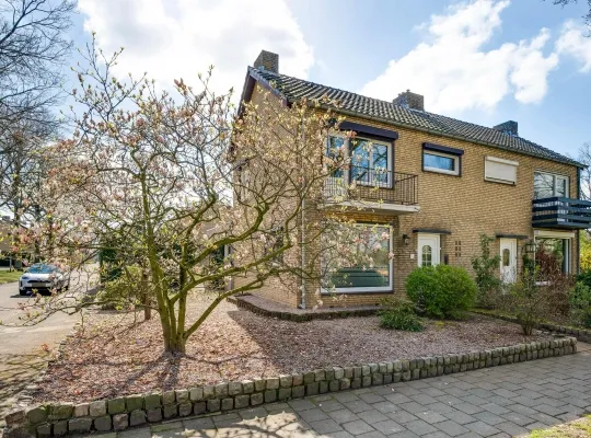 Twee-onder-één-kap te koop: Burgemeester Dohmenstraat 31, Meerssen