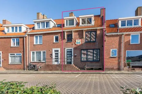 Tussenwoning te koop: Burgemeester Engelbertsstraat 66, Centrum Zandvoort