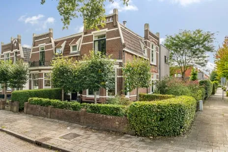 Twee-onder-één-kap te koop: Burgemeester Falkenaweg 106, Midden Heerenveen