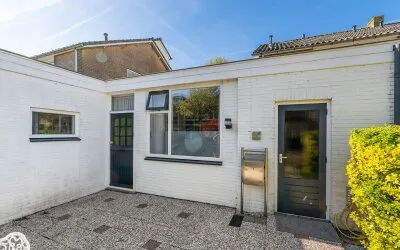 Tussenwoning te koop: Burgemeester Haefkensstraat 39, Oude Dorp Houten
