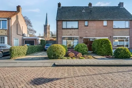 Twee-onder-één-kap te koop: Burgemeester Harmen Geerts Reinenstraat 10, Torenlanden Steenwijk