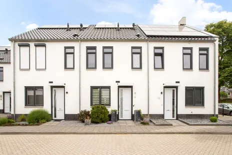 Tussenwoning te koop: Burgemeester Houbenplein 4, Molenstraat e.o. Luyksgestel