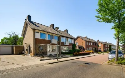 Twee-onder-één-kap te koop: Burgemeester Joostenlaan 11, Kern Maasniel Roermond