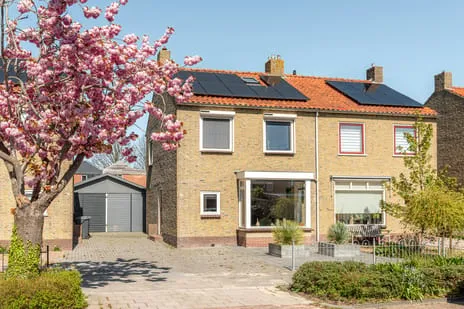 Twee-onder-één-kap te koop: Burgemeester Juckemastraat 10, Franeker It Stiselplak Franeker