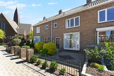 Tussenwoning te koop: Burgemeester Kampschöerstraat 21, Monster Centrumgebied Monster