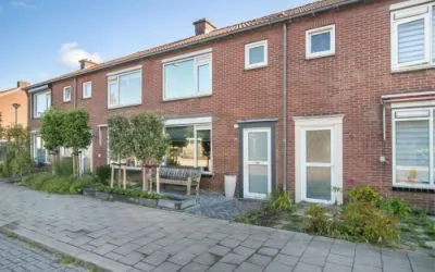 Tussenwoning te koop: Burgemeester Klinkhamerweg 48, Zevenhuizen Bloemenbuurt Zevenhuizen
