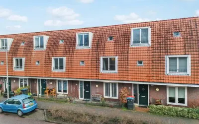 Tussenwoning te koop: Burgemeester Kootlaan 151, Uithoorn
