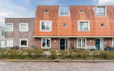 Tussenwoning te koop: Burgemeester Kootlaan 155, Legmeer Uithoorn