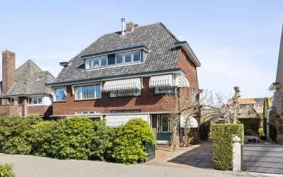 Twee-onder-één-kap te koop: Burgemeester Le Fèvre de Montignylaan 75, Rotterdam