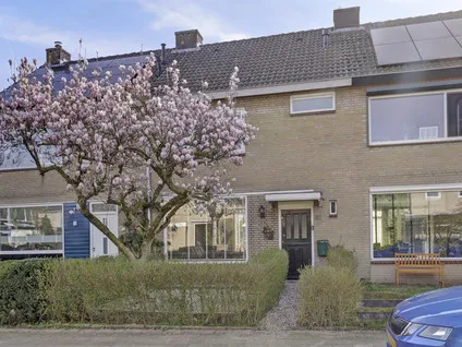 Tussenwoning te koop: Burgemeester Martenslaan 52, Leersum