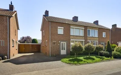 Tussenwoning te koop: Burgemeester Mertensstraat 63, Kern Roggel Roggel