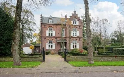 Vrijstaande woning te koop: Burgemeester Meslaan 1, Elzenpas Tiel