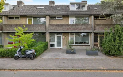 Tussenwoning te koop: Burgemeester Mollaan 10, Voldijn Waalre
