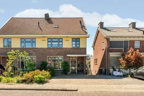 Twee-onder-één-kap te koop: Burgemeester Nahuyssingel 21, De oude Stad binnen de gracht Doesburg
