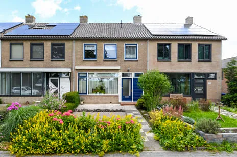 Tussenwoning te koop: Burgemeester Padmosweg 150, Wilnis Dorp Wilnis