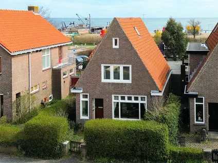 Twee-onder-één-kap te koop: Burgemeester Reedekerstraat 60, West-Terschelling West-Terschelling