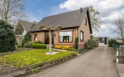 Vrijstaande woning te koop: Burgemeester Smitweg 42, Rietveldse polder Hazerswoude-Dorp