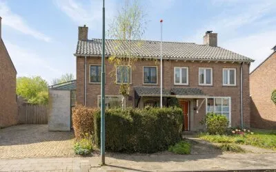 Twee-onder-één-kap te koop: Burgemeester Suyslaan 10, Omg. Levenskerk/Boomgaard Oisterwijk